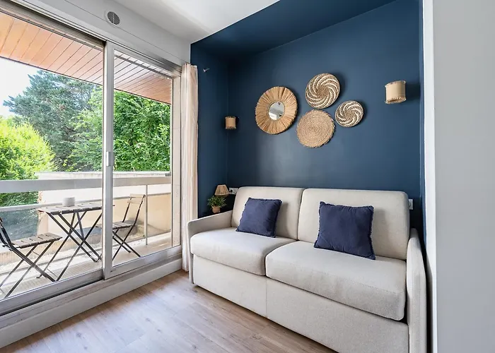 Renove Avec Balcon Pres Des Champs-elysees *