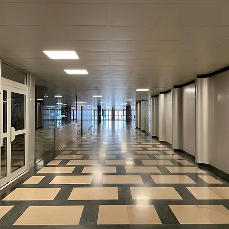 Renove Avec Balcon Pres Des Champs-elysees * Paris