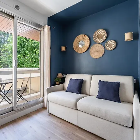 Renove Avec Balcon Pres Des Champs-elysees *