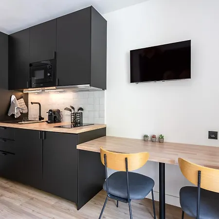 Daire Renove Avec Balcon Pres Des Champs-elysees *