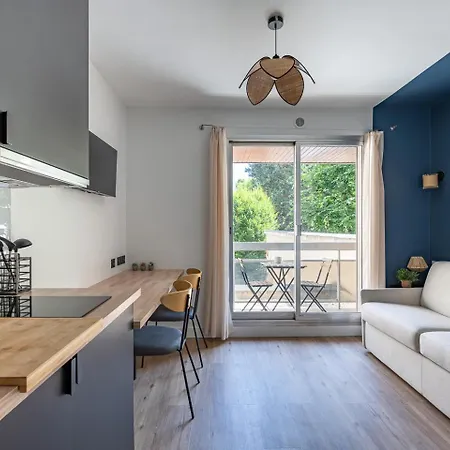 Renove Avec Balcon Pres Des Champs-elysees *