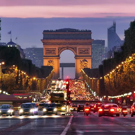 Renove Avec Balcon Pres Des Champs-elysees