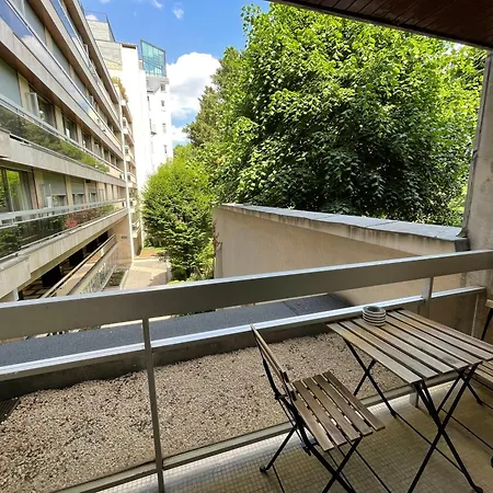 Renove Avec Balcon Pres Des Champs-elysees * Paris