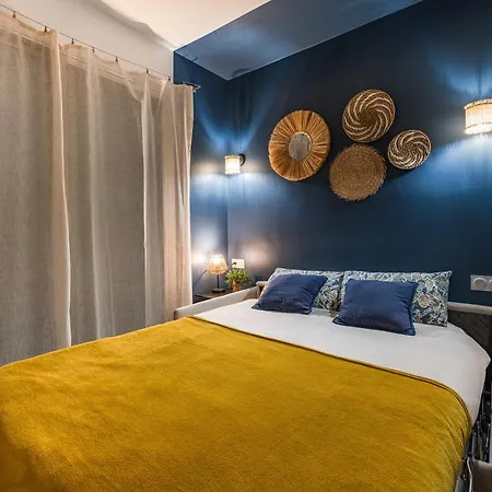 Renove Avec Balcon Pres Des Champs-elysees * Paris