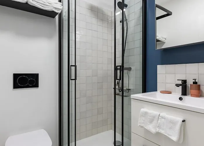 Rénové Avec Balcon Près Des Champs-elysées