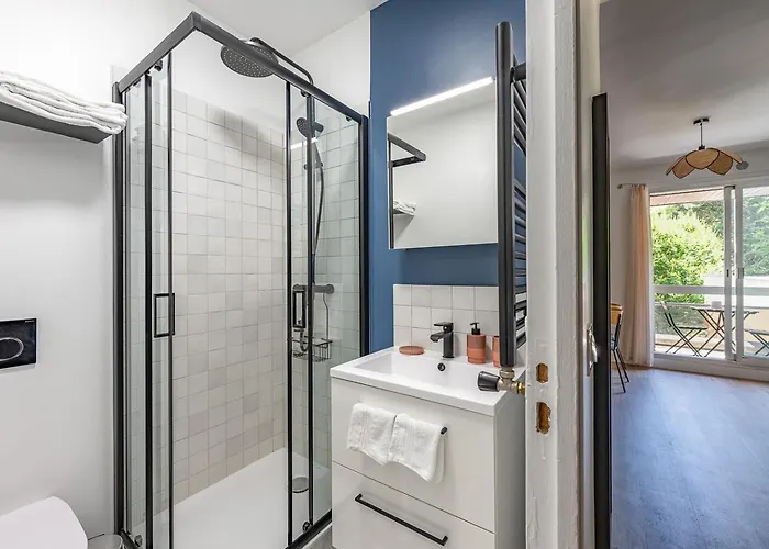 Appartement Rénové Avec Balcon Près Des Champs-elysées *