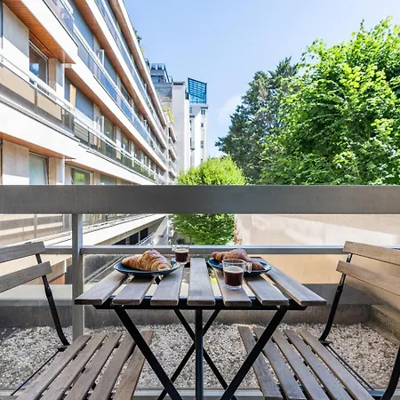 Renove Avec Balcon Pres Des Champs-elysees باريس