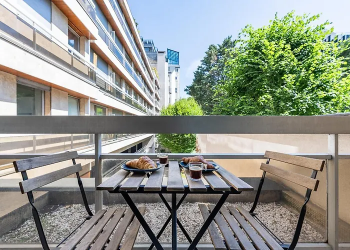 Renove Avec Balcon Pres Des Champs-elysees باريس