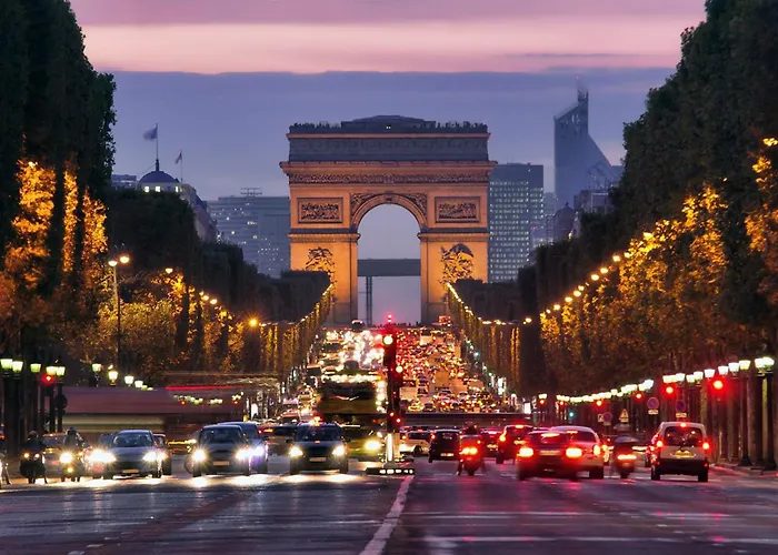 Renove Avec Balcon Pres Des Champs-elysees